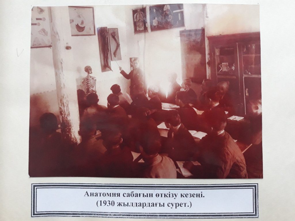 C:\Users\Пользователь\Desktop\тарих колледж фото\Новая папка\uDUMxNzN5uI.jpg