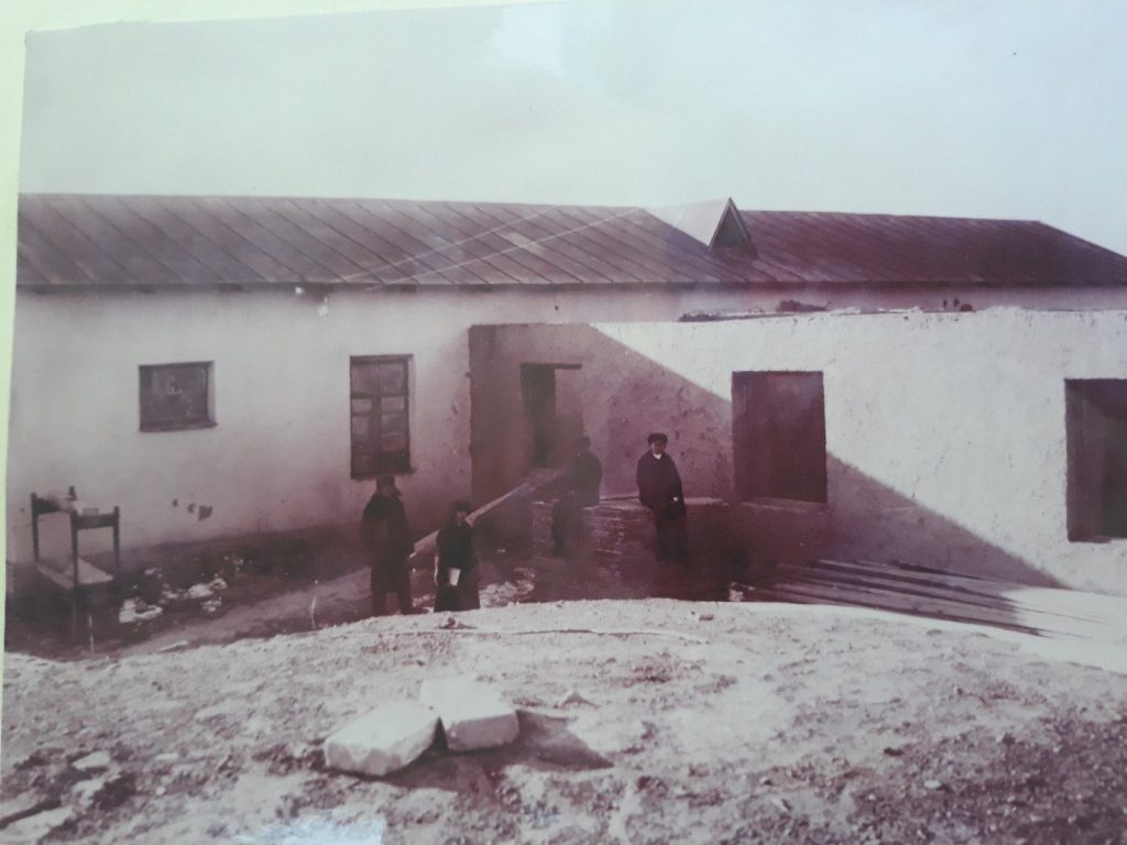 C:\Users\Пользователь\Desktop\тарих колледж фото\R6wQAPhod1U.jpg