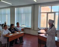 Сегодня методист колледжа Айжанова Гульназ объяснила учителям Союза медицинских сестер субъектов, как составить задание на ожидаемые результаты, созданное в соответствии с целью занятия.