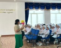 На основе совместного плана с Кызылординским областным управлением образования в Кызылординском медицинском высшем колледже проведена встреча со специалистами на тему «Мы далеки от алкоголя и наркотиков» с целью профилактики вредных привычек среди подростков. В встрече приняли участие 170 студентов фармацевтического факультета колледжа.