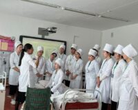 Преподаватель предмета «Основы специального сестринского дела» КМЗК Алимжанова Айгерим Каирбековна, прикладной бакалавр 91 группы 2 подгруппа, провела открытое занятие по предмету «Геронтологическое сестринское дело» на тему «Безопасная транспортировка больного».