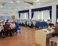 Студенты колледжа были приглашены на встречу со специалистами для обсуждения криминальной ситуации в стране и ее предотвращения. Начальник отдела по противодействию экстремизму Ж.Н. Абдукаримов и оперативник Управления по борьбе с организованной преступностью Е.И.Мамбетов объяснили важность поддержания порядка в обществе для мира в стране.