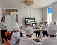 СӨЗЖҰМБАҚТАР МЕН ЖҰМБАҚТАР КҮНІ